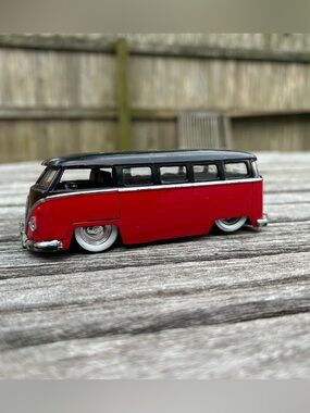 1962 Volkswagen Bus Toy Model - Jada Toys
